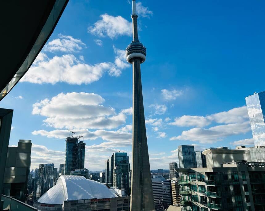Luxury Condo - Steps To Everything - Balcony View Toronto Eksteriør billede