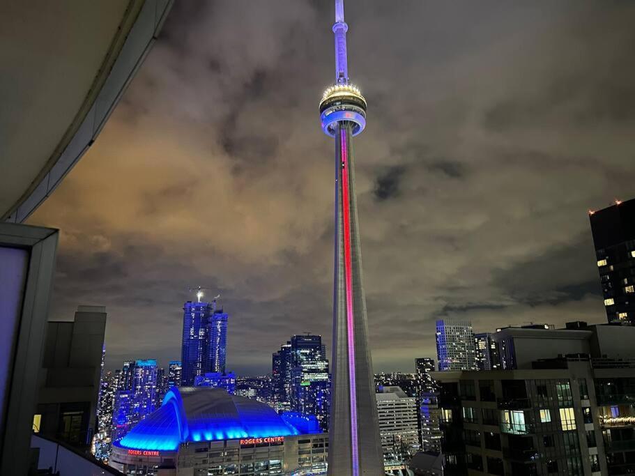 Luxury Condo - Steps To Everything - Balcony View Toronto Eksteriør billede