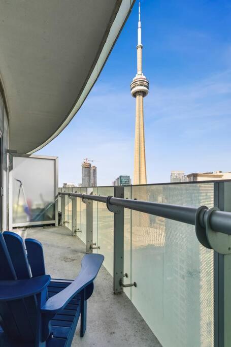 Luxury Condo - Steps To Everything - Balcony View Toronto Eksteriør billede