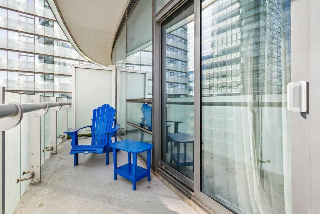 Luxury Condo - Steps To Everything - Balcony View Toronto Eksteriør billede