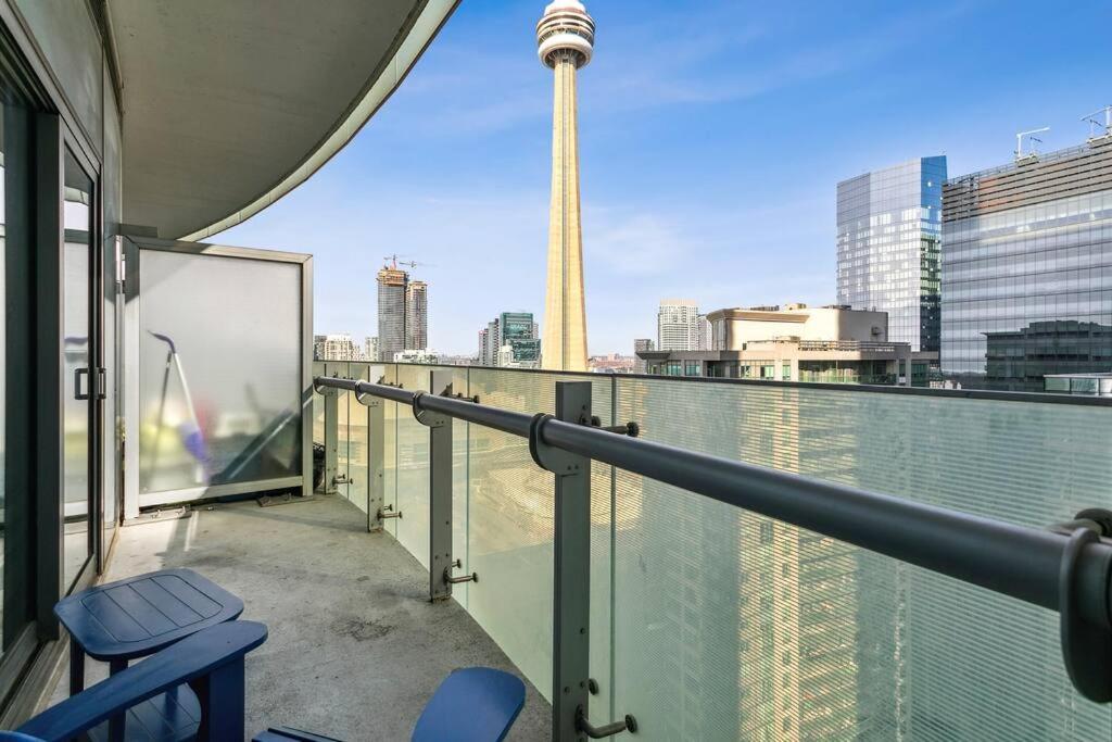 Luxury Condo - Steps To Everything - Balcony View Toronto Eksteriør billede